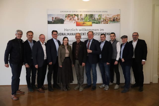 Bürgermeister Josef SCHWEIGLER, Bürgermeister Karl KONRAD, Bürgermeister Robert HAMMER, Bürgermeister DI Anton EDLER, Bürgermeisterin Mag.a Andrea POCK, Bezirksobmann Bürgermeister Johann KAUFMANN, Präsident Erwin DIRNBERGER, Bürgermeister DI David TISCHLER, Bürgermeister Ing. Raphael SCHEUCHER, Bürgermeister Siegfried NEUHOLD, Landesgeschäftsführer Mag. Dr. Martin OZIMIC