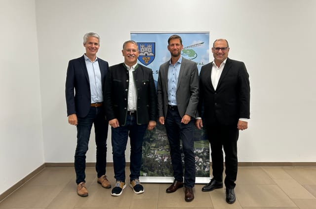 Bezirkshauptmann Mag. Markus KRAXNER, Bezirksobmann Bürgermeister Ronald SCHLAGER, Bezirksobmann-Stellvertreter Bürgermeister Marc LANDL, Landesgeschäftsführer Mag. Dr. Martin OZIMIC