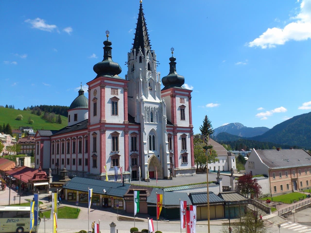 Blick über Mariazell im Bezirk Bruck-Mürzzuschlag
